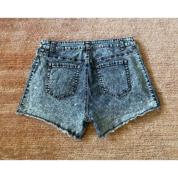 Forever 21 Plus Size 16 Denim Shorts Gray Acid Wash Beaded Aztec Sides Raw Hem - Image 7