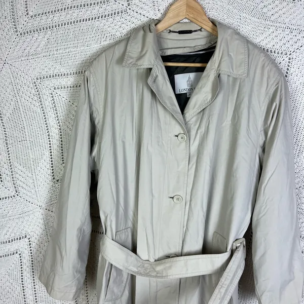 LONDON FOG Women’s Trench Coat Size‎ 14 Vintage Tan Cream Lined Belted Long - Image 3
