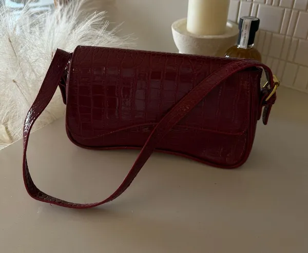 Amazon Red Shoulder Bag - Image 2