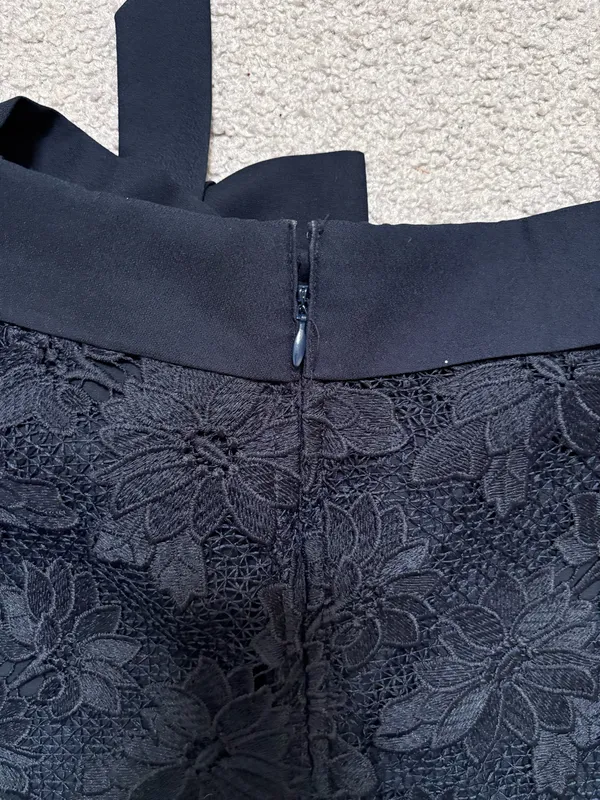 Banana Republic Limited Edition Navy Lace Overlay Bow-Shoulder Sleeveless Blouse - Image 7