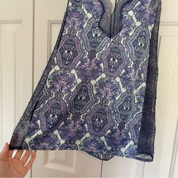 Victoria’s Secret Deep V Satin Lace Paisley Print Slip Dress Intimates Sz Medium - Image 9