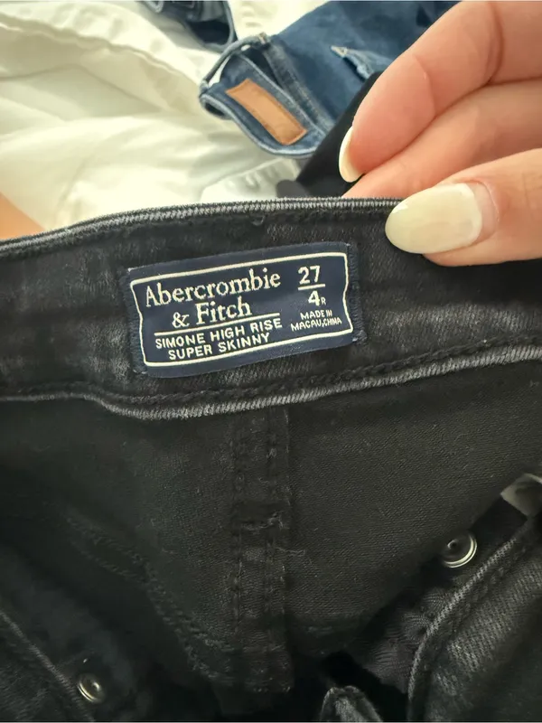 Abercrombie & Fitch Simone High Rise Super Skinny distressed jeans size 4 - Image 4