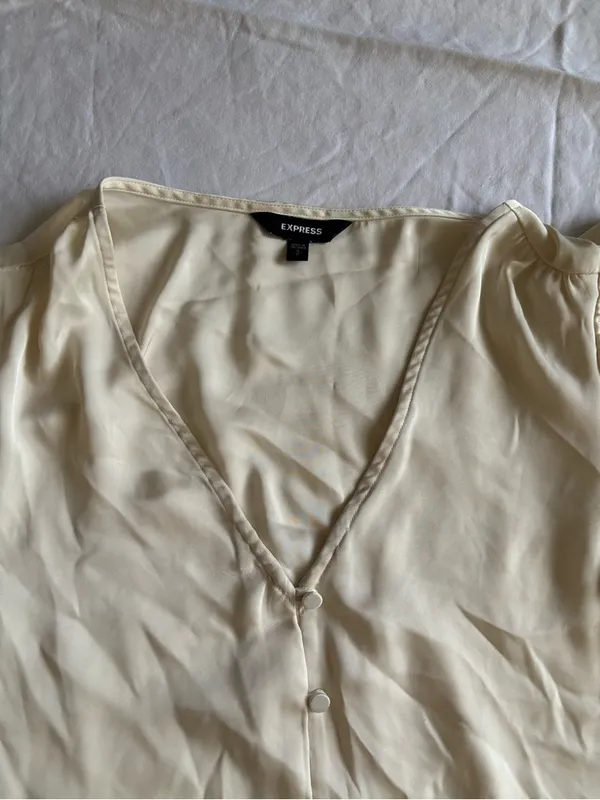 Express Cream Flutter Sleeve V-Neck Blouse | Size XS - Image 4
