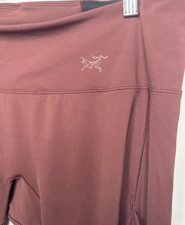 Arc’teryx brown pull on workout leggings with pockets on both sides sz Lg - Image 4
