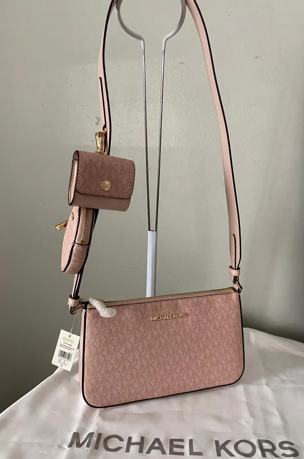 Michael Kors Crosssbody With Removable Accesories - Image 2