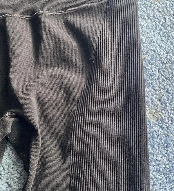 Lululemon Leggings Black with rubbing details - Image 5