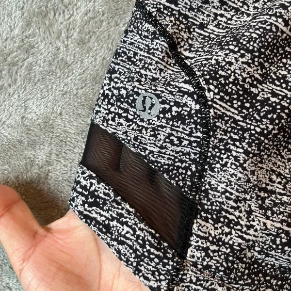 Lululemon Pace Perfect‎ Short (3") Air Time White Black Size 10 - Image 5