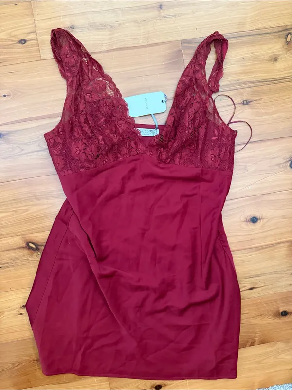 NWT south moon under Georgie Burgundy Lace-Trim Satin slip mini dress - Image 3