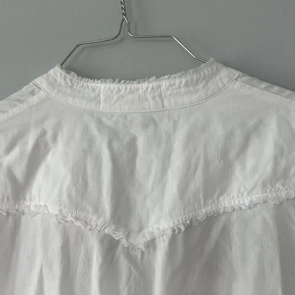 Cloth & Stone Tencel Button Down Shirt Raw hem and pockets Size Small White - Image 8