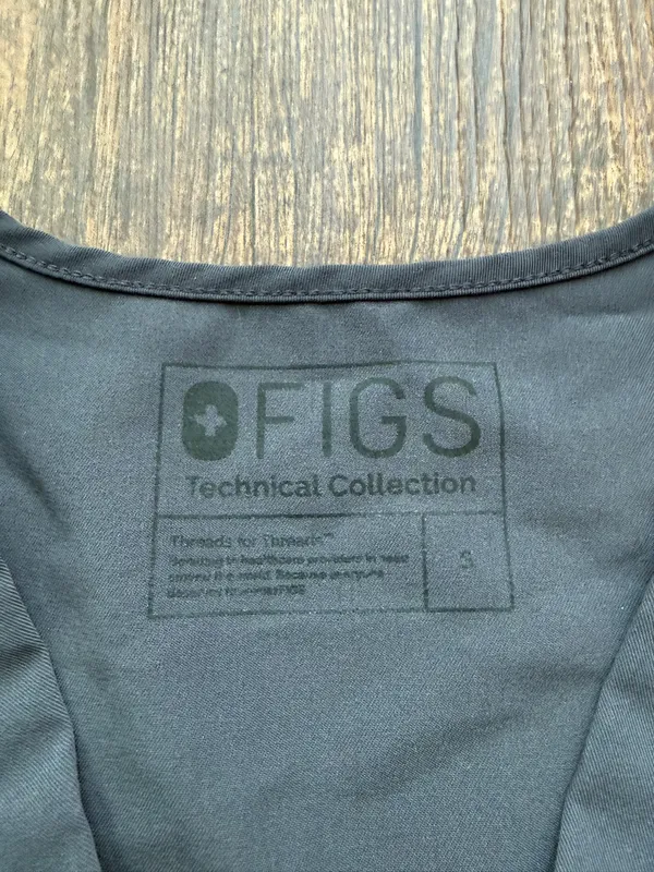 FIGS Women’s Charcoal Gray Casma Three Pocket Scrub Top - Size S - Image 3
