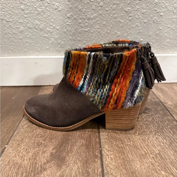 TOMS Leila suede‎ yarn chocolate booties ankle boots Size 6.5 - Image 4