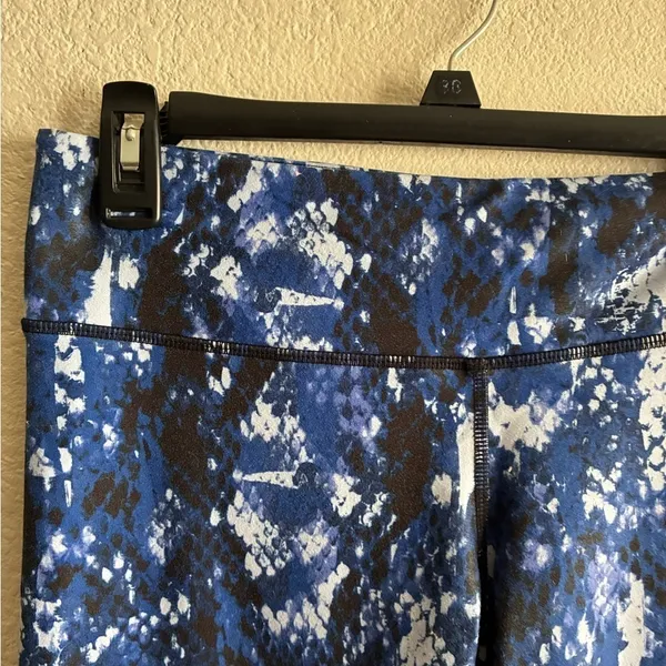 Alo Yoga Blue Snake Patterned Leggings M - Image 8