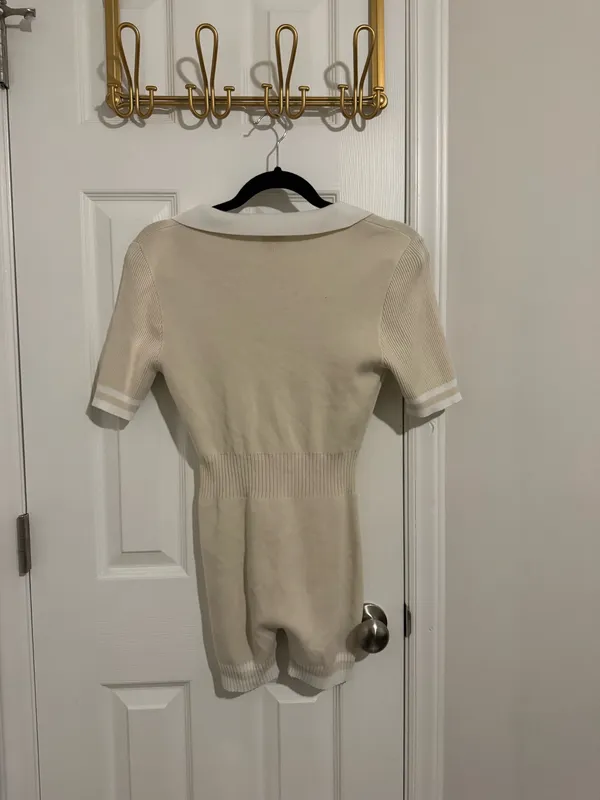 Vintage Daisy Collared Button Down Romper - Image 4