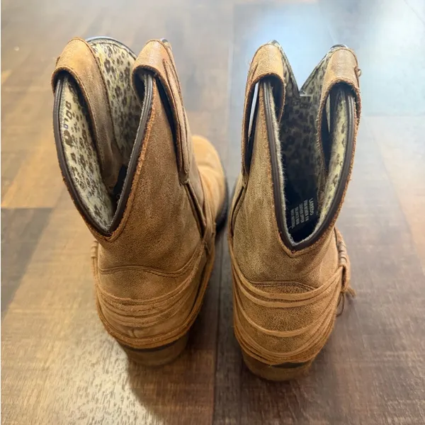 Laredo Western Ankle Boots Tan Suede Leather Size 8M Fringe Strap Cowboy Booties - Image 4