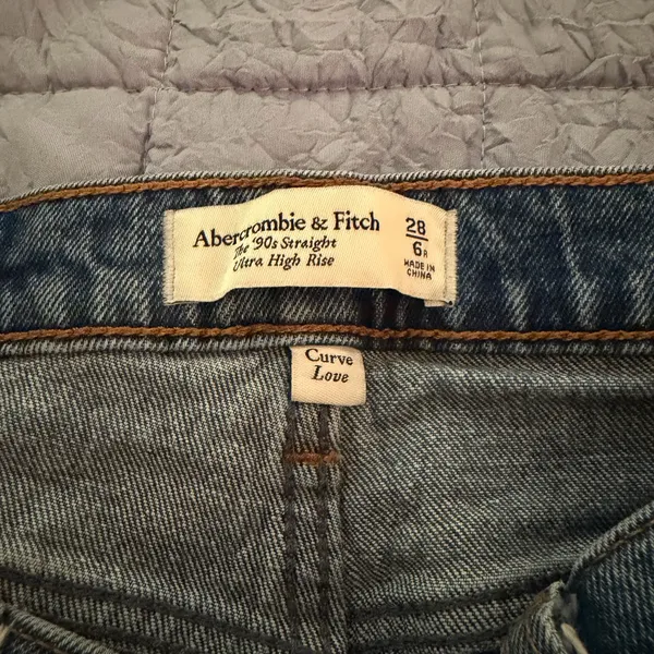 Abercrombie & Fitch 90’s straight ultra high rise jeans Women’s 6 regular - Image 3