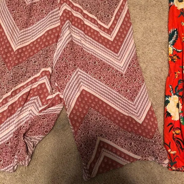 American Eagle Light red and white patterned jumpsuit never worn - Image 2