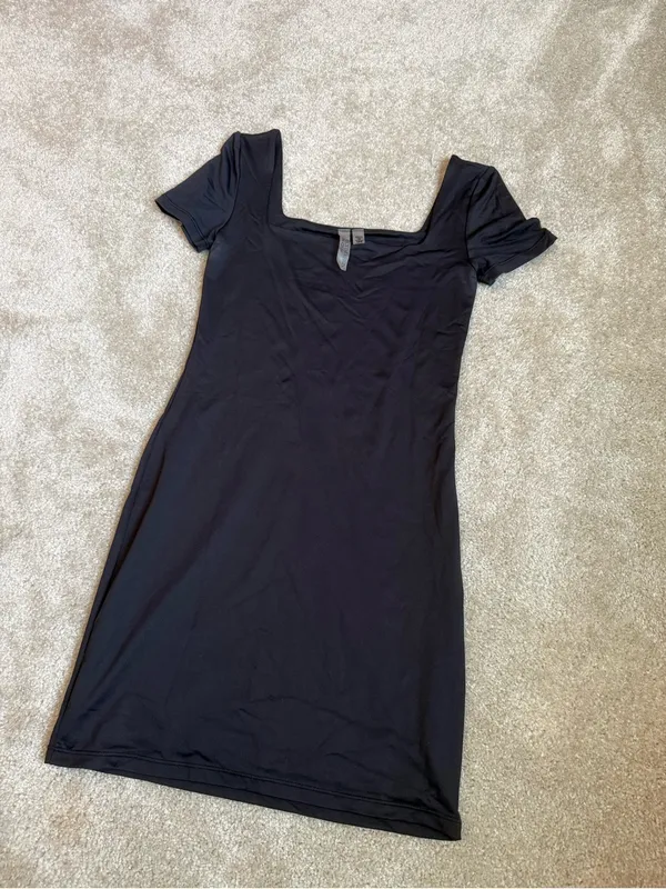 Classic Black Square Neck Short Sleeve Dress - Image 4