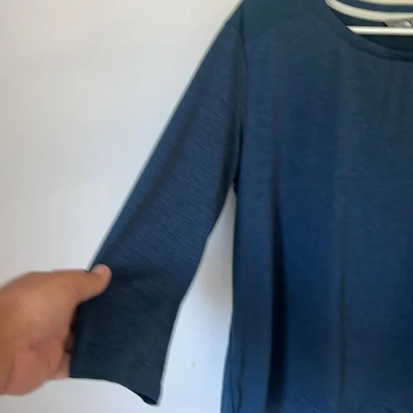 The North‎ Face Women’s 3/4 sleeve navy vented split back shirt, size large 🗝️ - Image 5