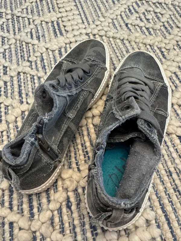 Camo Sneakers Gray Size 7 - Image 2
