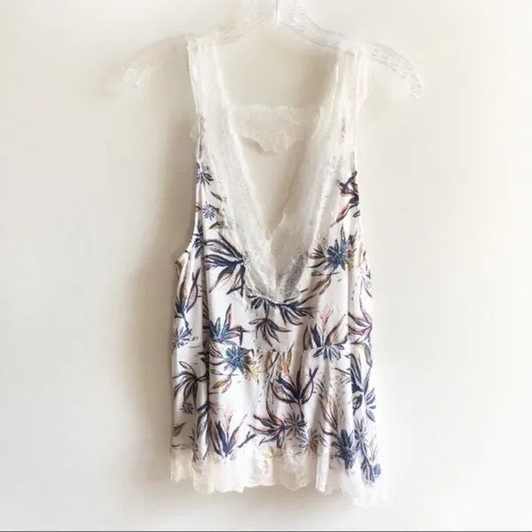 ✨ Free People Intimately Lace Floral Peplum Top ✨ - Image 3