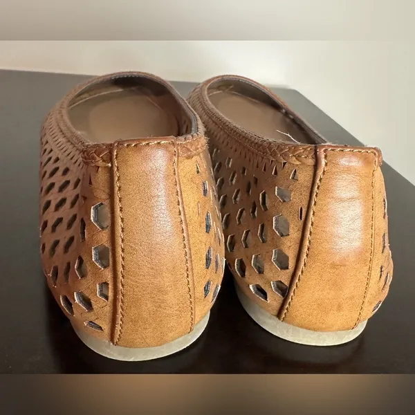 Report “Madella” Tan Ballet Flats Size 9.5 - Image 5