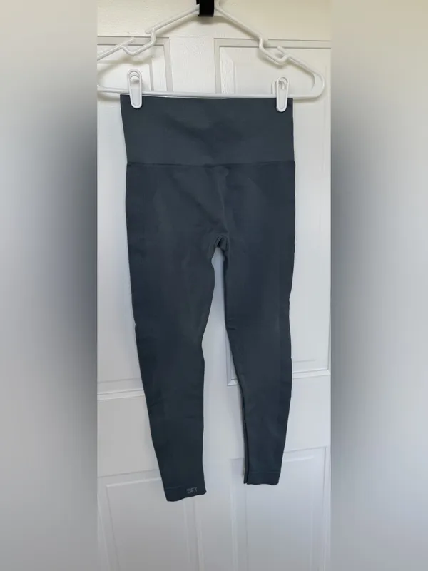 SET Active Gray‎ Seamless High Rise Leggings Size Small - Image 2