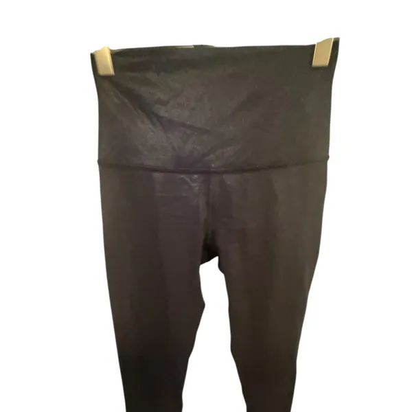 Women's Lululemon Black Shimmer Leggings Size 4 - Image 4