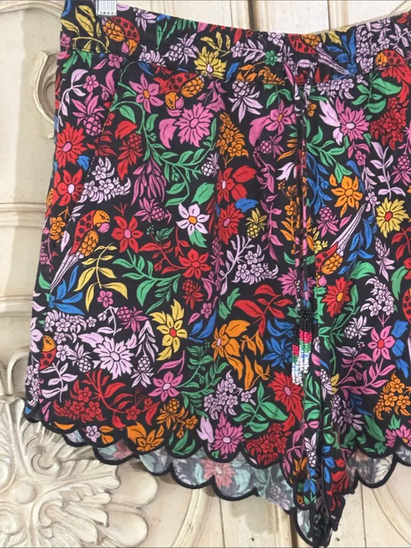 FARM Rio Tropical Garden Floral Shorts | Scallop Hem Size Medium🌺 - Image 5