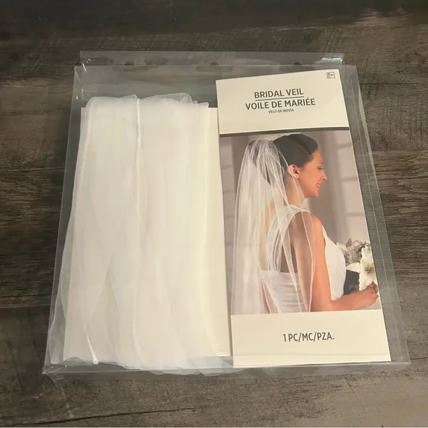 NWT Bridal Veil Elegant and Simple with comb - Image 3