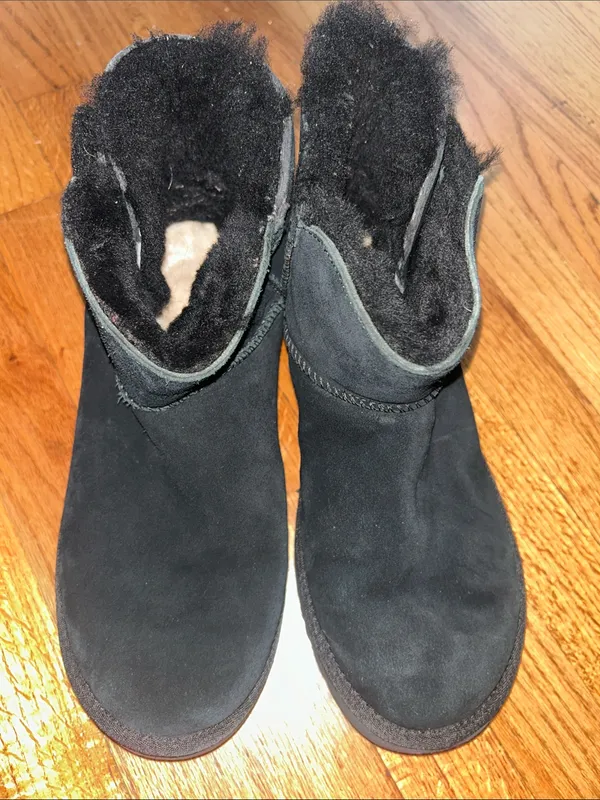 UGG Women’s Black Suede Shearling Cuff - Mini Bailey Buckle Boots size 10 - Image 2