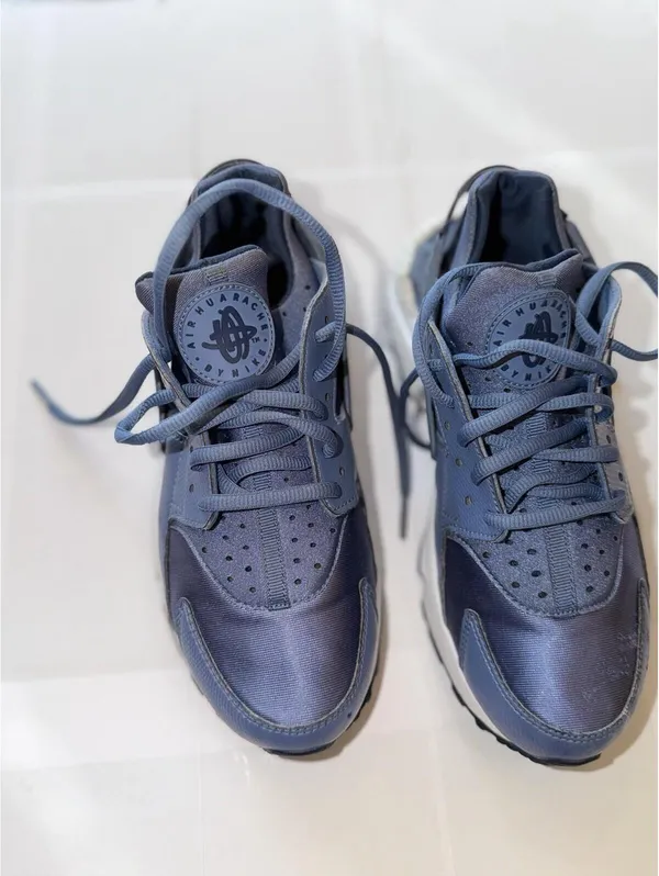 Size 8 US Women’s huarache - navy blue And White - Image 8