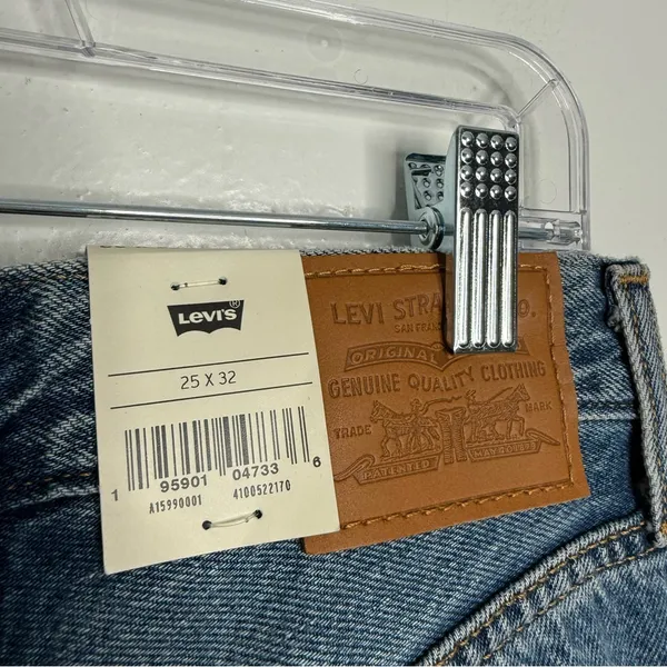 NWT‎ Levi’s Women’s High Rise Loose Flare Leg Relaxed Ripped Knee Size 25 x 32 - Image 7