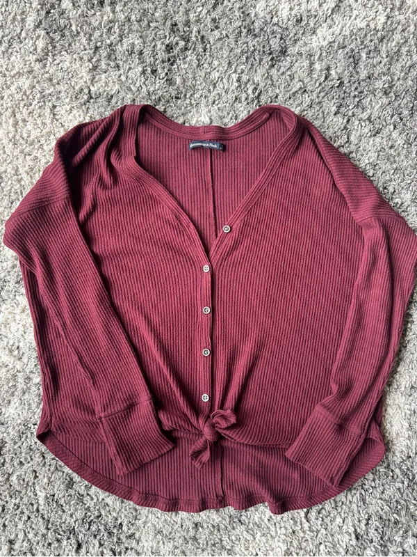 Abercrombie Wine Ribbed Button-Front Tie Hem Top - Image 2