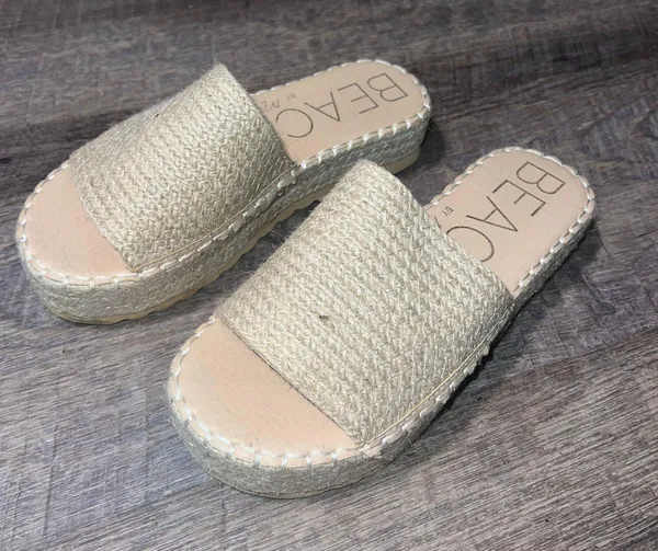 Beach Platform Sandals - Image 5