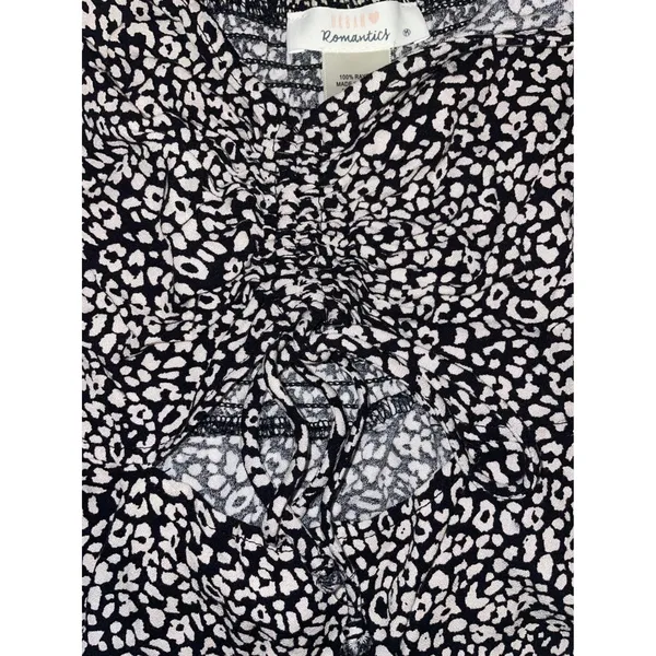Urban Romantics Y2k Black White Leopard Print Ruched Keyhole Crop Top Medium - Image 5