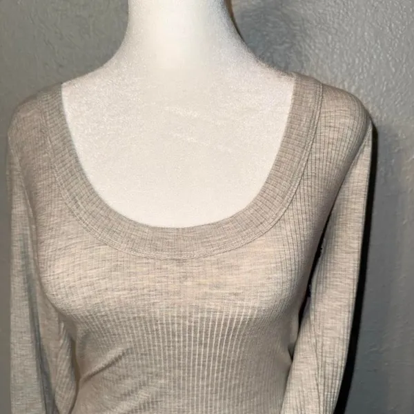 NWOT Reformation Paige Knit Top Size‎ Small Gray - Image 2