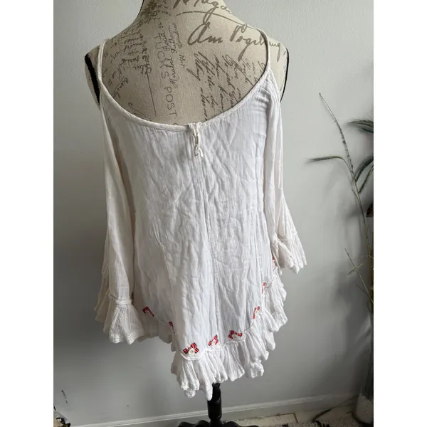 FP ONE Free People Tunic Top Blouse White Red Embroidered Boho Medium‎ flaw - Image 4