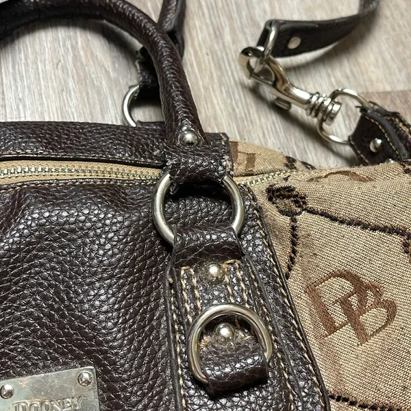 Dooney & Bourke Vintage Hand/Shoulder Bag - Image 6