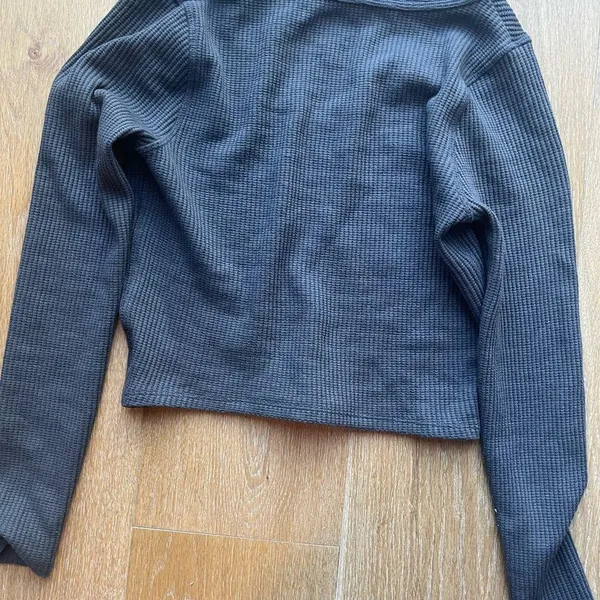 grey notched long sleeve top from pacsun - Image 3