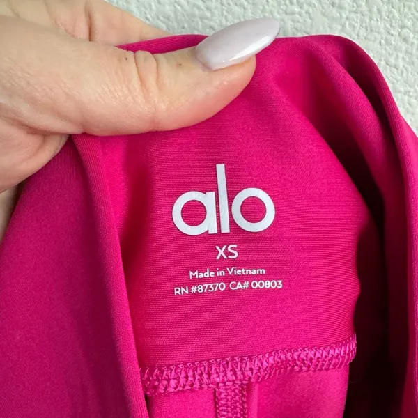 Alo Yoga 7/8 High Waist Shiny Airlift Legging Hot Fuschia Pink Calf Logo SZ XS - Image 6