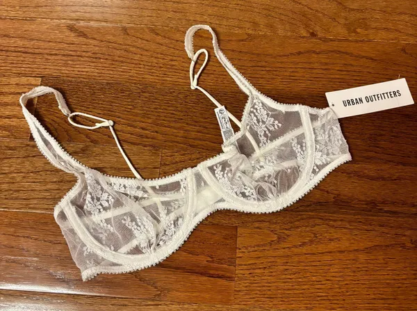 Urban Outfitters NWT Out From Under Amber Firecracker Lace Underwire Bra - 36C - Image 2
