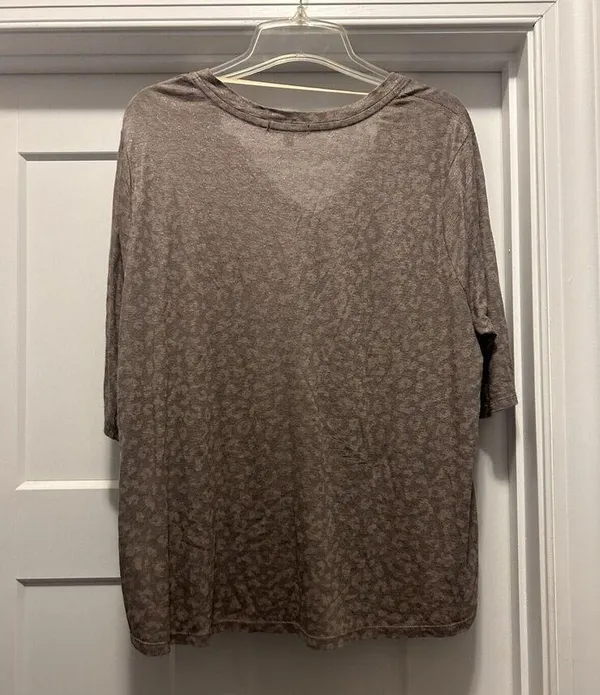 Democracy Tan Beige Leopard Print V-Neck Top Linen Blend Knit Taupe Size XL - Image 5
