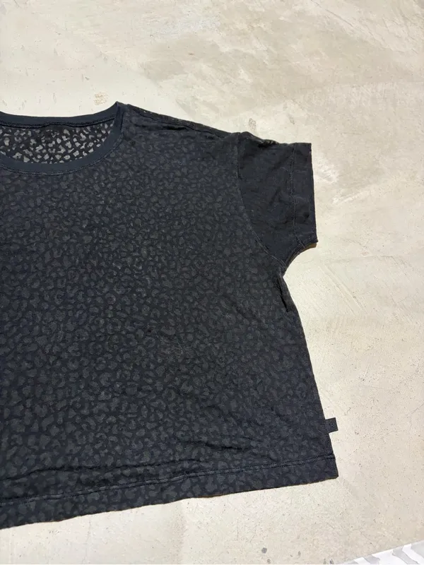 Lululemon Black Women's Short Sleeve cropped Tee - Image 5