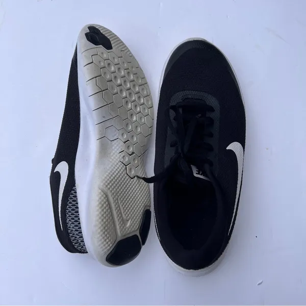 Nike Women's Black and White Athletic Sporty Running Swoosh Logo Sneakers Sz 8.5 - Image 12