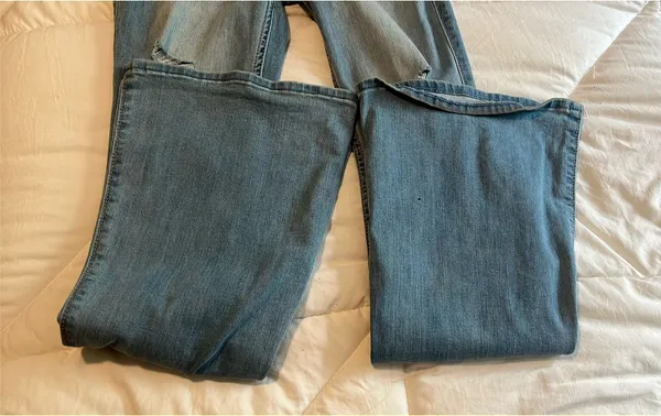 Hollister High Rise Flare Jeans - Image 5