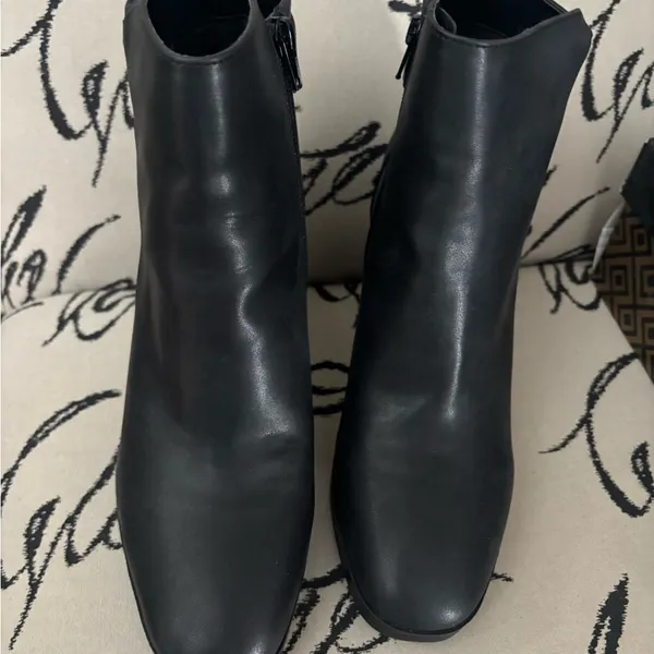 Giani Bernini Women's Trumann Memory Foam Block Heel Dress Booties #9 - Image 7