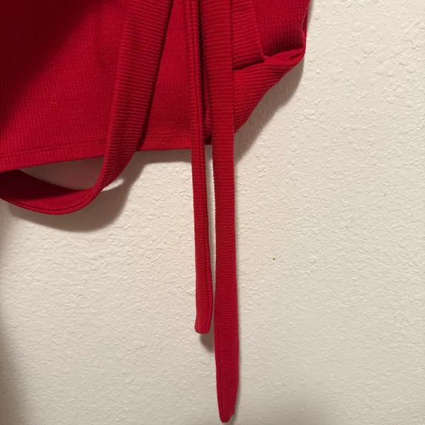 Hollister Red Wrap Tie Top V-Neck Crop Top Short Sleeve Y2K Vibes Size X-Small - Image 6