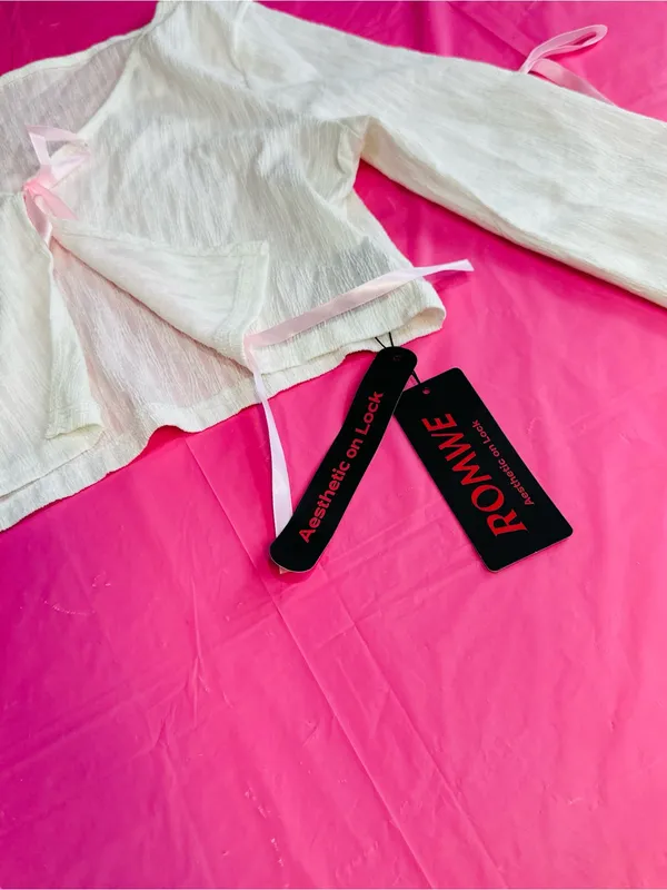 ROMWE White Crop Top with Pink Ribbon Ties - Image 6