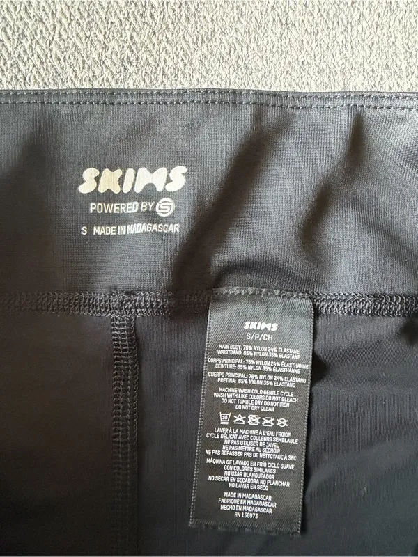 NWT SKIMS High-Rise Black Women's Active Shorts - Image 4