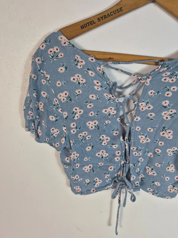 Sky & Sparrow Blue Floral Crop Top - Image 6